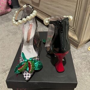 Size 7 never worn bestsy Johnson